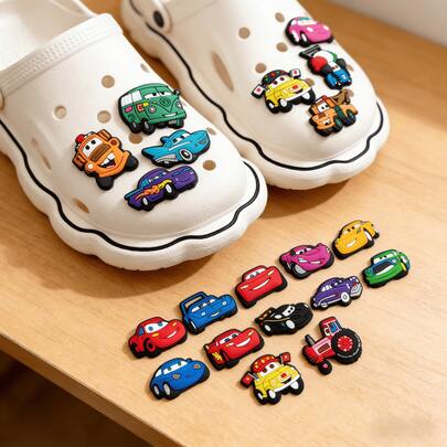 20 piezas Encantos de zapatos con diseños de autos de dibujos animados, accesorios de goma suave DIY para decorar zuecos, sandalias de playa