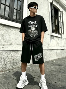 Men's Sportswear Set, Featuring A Unique American Retro Banknote Clock Print, Crew Neck Short-Sleeved Shirt And Shorts, Loose-Fitting Black Design, Perfect For Summer Sports, Casual Wear, Comfortable And Versatile Two-Piece Set. - 黑色 - 查看 1