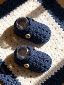 1 par de botitas hechas a mano para bebé, zapatos de ganchillo de color morado claro con detalles de hebilla, adecuados para tallas de bebé - Azul Marino - Ver 5