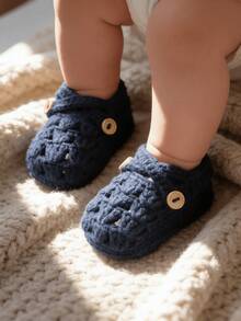 1 par de botitas hechas a mano para bebé, zapatos de ganchillo de color morado claro con detalles de hebilla, adecuados para tallas de bebé - Azul Marino - Ver 2