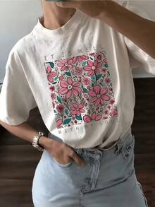 Un campo de flores rosadas y hojas verdes que simbolizan calma esperanza y armonía interior evocando la serenidad del alma y la conexión con la naturaleza camiseta de mujer casual cómoda para uso diario - Blanco - Ver 1