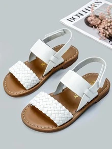 1 Đôi dép xăng đan trẻ em màu trắng kiểu Bohemian mới năm 2026, dép xăng đan đế bằng quai ngang kiểu La Mã cho bé gái mùa hè, thiết kế quai chéo điều chỉnh được, mềm mại, chống trơn trượt và chống mài mòn, thích hợp cho các chuyến đi chơi mùa hè, mặc hàng ngày, tiệc tùng, tiệc bãi biển, đám cưới, kỳ nghỉ, dép xăng đan cho bé gái, dép đi biển, dép xăng đan kiểu Bohemian. - trắng - Xem 3