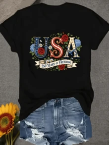 Letters Decorated With Red, Blue, And White Flowers Symbolizing Strength And Freedom, Celebrating 250 Years Of Independence With A Patriotic Spirit. Casual, Comfortable, And Modern Women's T-Shirt - 黑色 - 查看 8