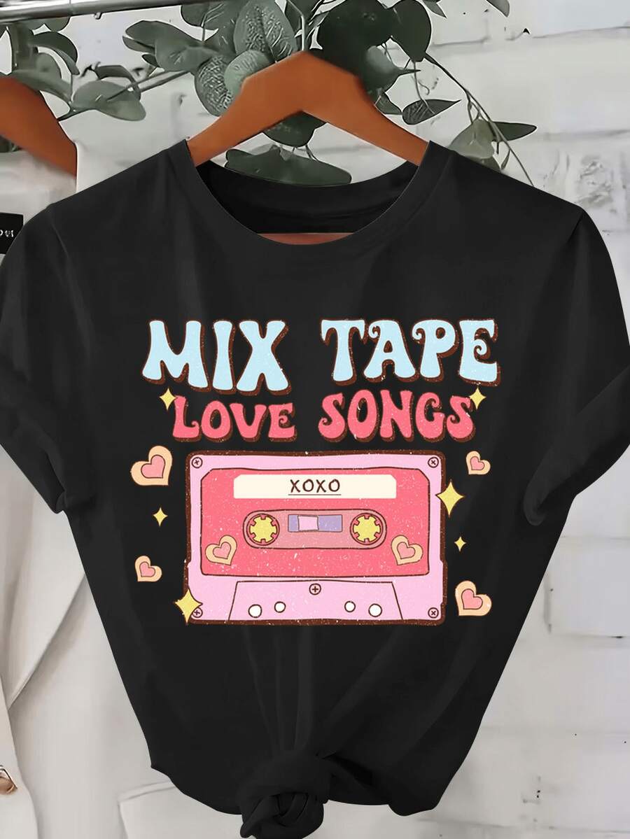 Short-Sleeved Crew Neck T-Shirt 95% 5% - Graphic Tee Mix Tape Love Songs With Pink Cette (XOXO Tag) And Sparkly Heart Details - Romantic Casual Top And Nostalgic Valentine's Day Party - 黑色 - 查看 1