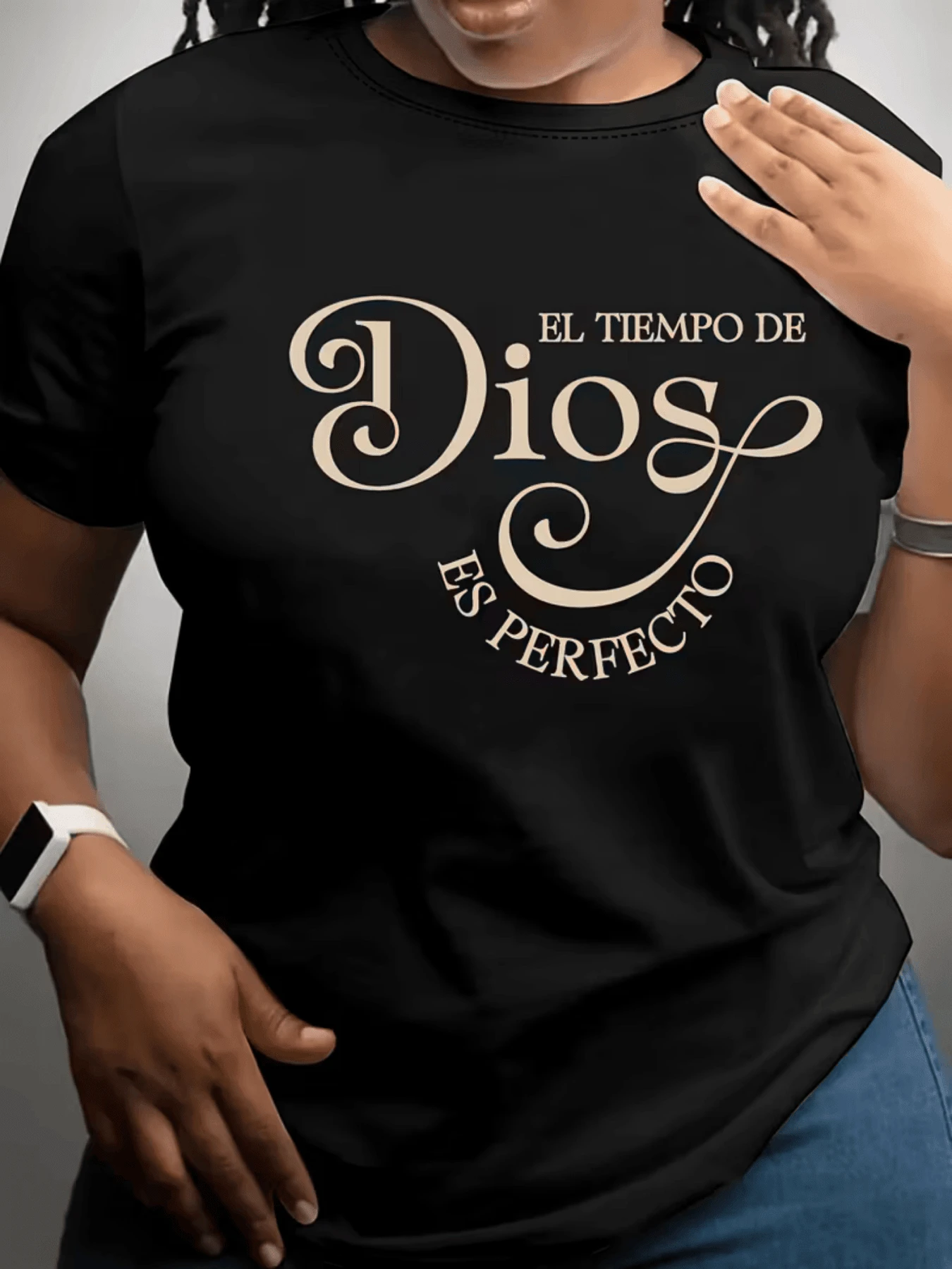 Inspiring Words That Convey Faith And Trust In The Times Of The Creator With Elegant Typography In The Center Of The Chest, Modern Casual Women's T-Shirt Comfortable For Everyday Wear - 黑色 - 查看 1