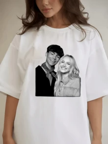 Ropa de primavera-verano para mujer a la moda, una camiseta con un diseño de retrato de dos personas en un estilo retro suave, que crea una atmósfera relajante y agradable.camisas de mujer sudaderas para mujer sueter blusa casual mujer verano vestidos de graduación - Blanco - Ver 6