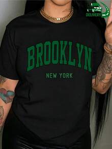 Green Lettering Highlighting Brooklyn's Urban Spirit And New York's Modern Energy Conveys Confidence And Attitude In A Relaxed, Comfortable, Casual Women's T-Shirt For Everyday Wear. - 黑色 - 查看 8