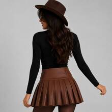 Women's Stylish High-Waisted Pleated Faux Leather Shorts Skirt - Elegant Winter Fashion - Blogger Style - Casual Chic - International Fashion - Rỉ Nâu - Xem 4