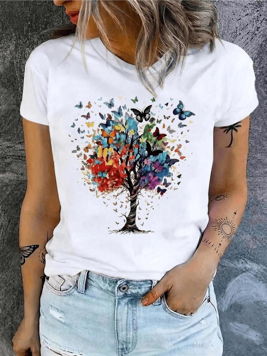 Árbol formado por mariposas multicolores que simboliza la libertad el renacer y la conexión con la naturaleza mostrando un equilibrio entre vida y transformación camiseta de mujer casual moderna y cómoda - Blanco - Ver 1