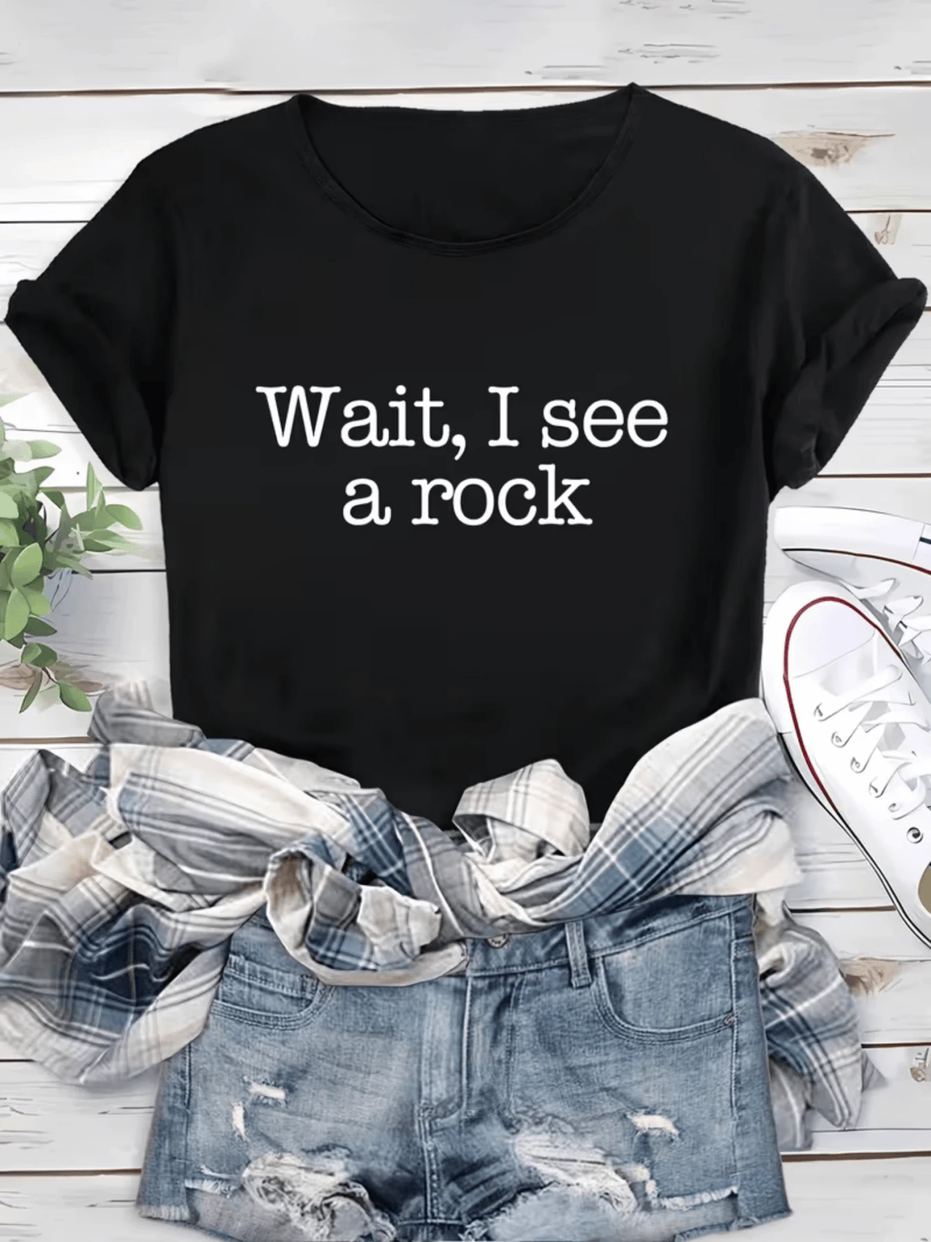A Fun Phrase That Conveys A Relaxed And Curious Attitude Towards Life, Reminding You To Enjoy The Little Things. A Comfortable Women's T-Shirt For Everyday Wear, Perfect To Combine With Jeans Or Shorts. - 黑色 - 查看 1