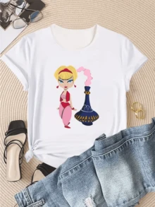 Magical Woman In A Pink Dress With A Blue Lamp From Which Pink Smoke Emerges, Symbolizing Wishes And Dreams Coming To Life. A Modern And Comfortable Casual Women's T-Shirt For Everyday Wear. - 白色 - 查看 8