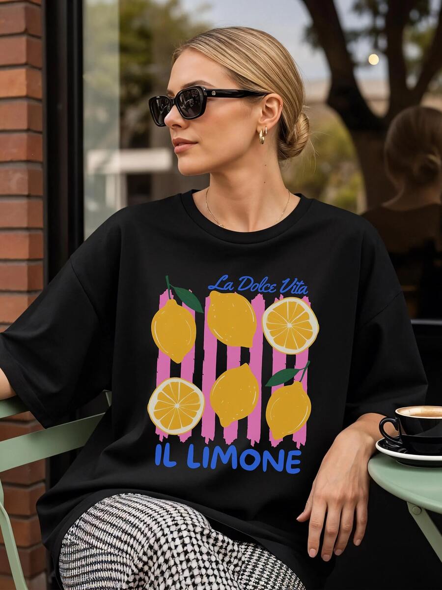 Camiseta de Mujer con Estampado de Limones y Texto "La Dolce Vita" - Estilo Italiano, para Vacaciones y Playa - Negro - Ver 1