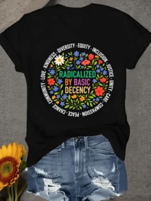 Círculo de flores coloridas que simboliza amor justicia inclusión equidad diversidad paz y unidad con mensaje de decencia básica promoviendo empatía y comunidad camiseta de mujer casual con mensaje positivo atractivo y moderno - Negro - Ver 8