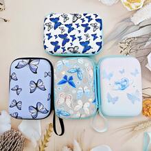 Uma série multifuncional de bolsas de armazenamento de caixa rígida digital de material EVA com padrão de borboleta. É adequada para armazenar e proteger carregadores, cabos de dados. Possui um design de caixa protetora rígida e bolsos de malha para armazenar cabos de dados. - Multicolorido - Visão 1