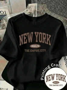 Text Celebrating The Urban Energy And Free Spirit Of New York With Large Letters That Evoke Confidence And Modernity, Ideal For City Lovers. Comfortable, Modern Casual Women's T-Shirt For Everyday Wear. - 黑色 - 查看 1