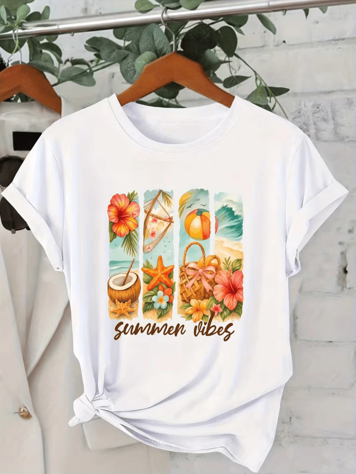 Tropical Flowers By The Sea Evoke Sunny Days With Coconut, Starfish, And A Beach Basket That Convey Positive Energy And A Relaxing Feeling. Comfortable Casual Women's T-Shirt For Summer - 白色 - 查看 1