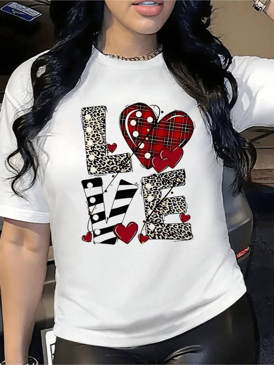 Corazones rojos con estampado de cuadros y letras con patrones de leopardo y rayas evocan amor pasión y energía positiva camiseta de mujer moderna y casual - Blanco - Ver 1