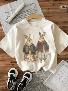 Two Rabbits Dressed In Vintage Clothing Appear Holding Hands, Displaying A Tender And Nostalgic Style That Conveys Friendship And Warmth By Combining Nature And Artistic Fashion. Women's Casual Comfortable Retro T-Shirt - 白色 - 查看 8