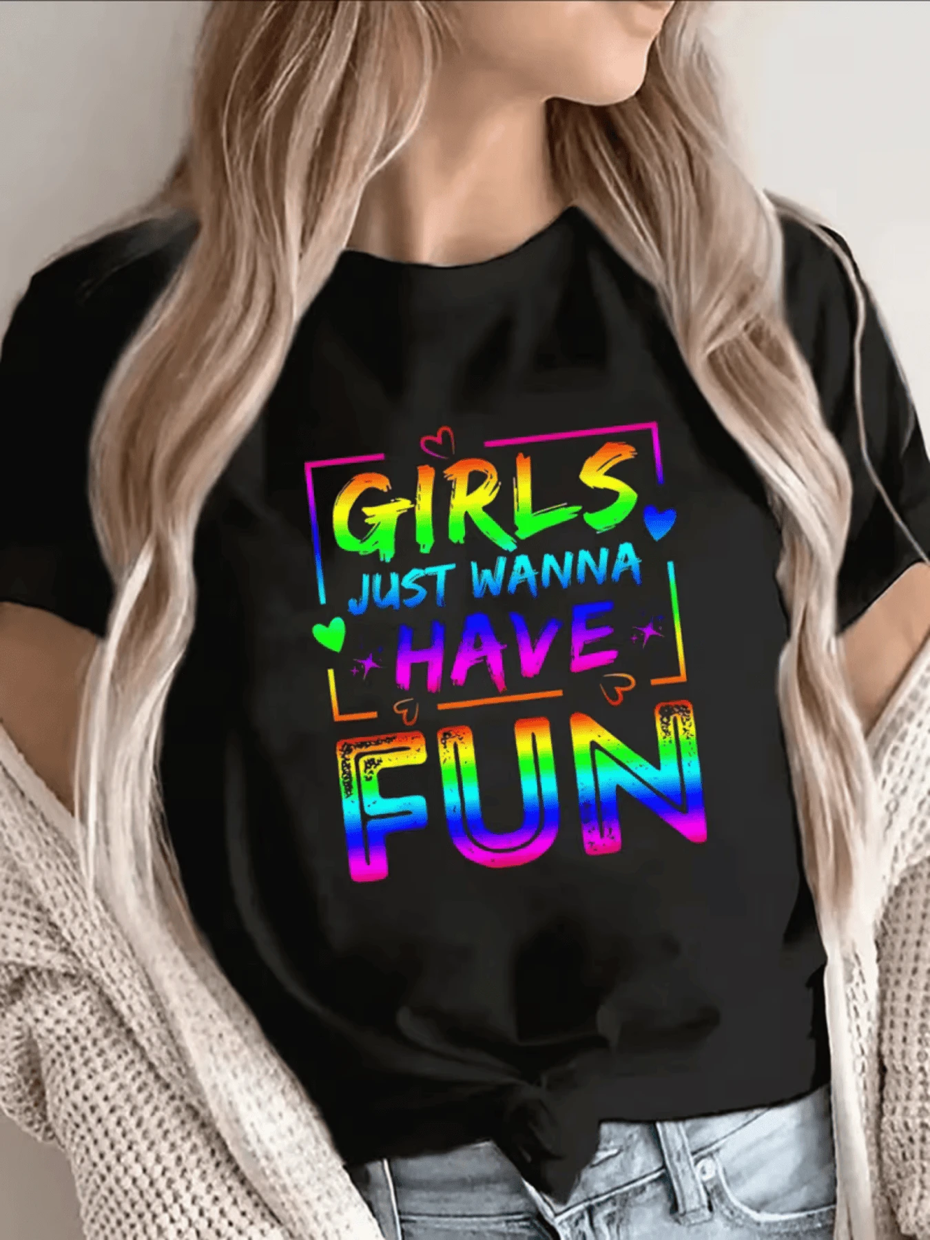 Colorful Words Expressing Joy And Feminine Energy With Rainbow Tones And Hearts That Invite You To Enjoy Life Every Day. A Modern, Casual, Youthful Women's T-Shirt For Everyday Wear. - 黑色 - 查看 1