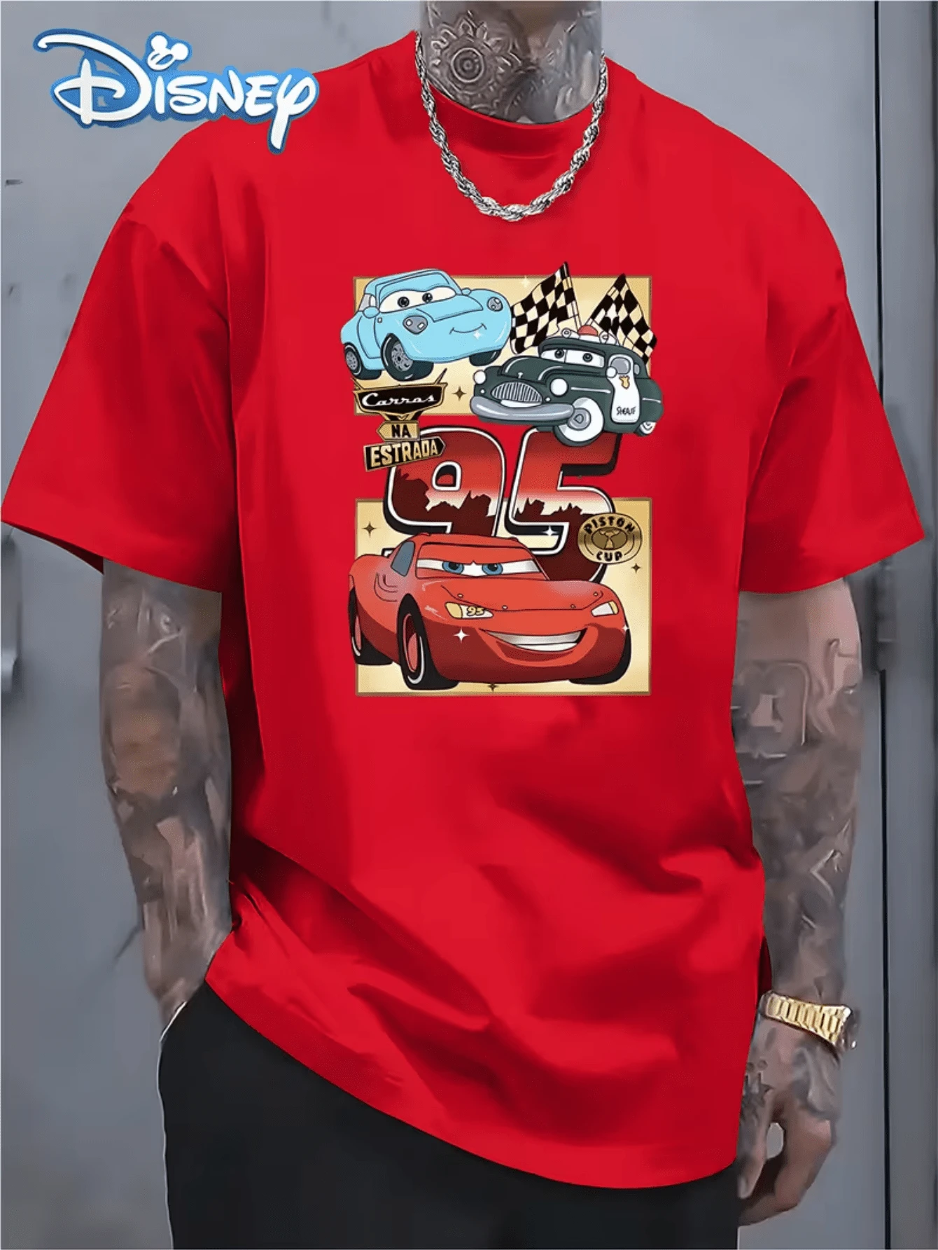 (Disney Licensed T Shirts)Disney PIXAR1 Cars Lightning McQueen & Friends 95 Retro Poster Graphic Tee Men's Oversized Crew Neck Short Sleeve T-Shirt, Casual Streetwear With Lightning McQueen, Sally, DOC HUDSON1 Print, Vintage Racing Car Loose Fit Casual Top, Mens Clothes, Men, Ropa De Hombre, Summer Clothes, Men Shirts, Graphic Tees, Disney Outfits Men, Graphic Tees, Camisetas Para Hombre, Camisas Para Hombre, Summer Outfits For Men, Father's Day Gift, Perfect Gift For Family And Friends, Which Are Necessary For Birthday Parties, Disney Shirts, Mens Clothes, Summer Clothes, Officially Licensed Disney T-Shirts, Disney Men's And Women's Spring/Summer Fashion Casual Short-Sleeve T-Shirts, Disney Top - 紅色 - 查看 1