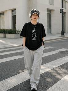 Envío local:Playera Negra para Mujer con Estampado de Personaje Minimalista, Camiseta Básica Manga Corta Cuello Redondo Cómoda para Verano, Estilo Casual Chic - Negro - Ver 2