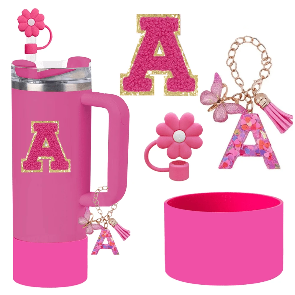 Juego de 4 accesorios para taza, excluyendo la taza (30-40oz) - El juego de accesorios incluye: 1 tapa para pajita, 1 dije con letra, 1 base de silicona para taza, 1 pegatina con letra, regalo sorpresa diario y festivo (taza no incluida) - Rosa Fucsia - Ver 1
