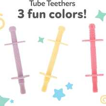 Mordedera En Forma De Tubitos De Silicon nuby paquete de 3 piezas de dentición para bebés, varillas de dentición de múltiples texturas, tamaño para manos pequeñas, 3M+, niña - Rosa Pálido - Ver 3