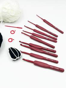4件套红色钩针套装，2.0mm-6.0mm，共9种尺寸，包含1个钩针、1根7cm缝纫针和2个红色记号扣，适合初学者和经验丰富的编织者，是送给朋友、母亲、家人、女朋友的绝佳礼物。 - 紅色軟柄鉤針 - 查看 6