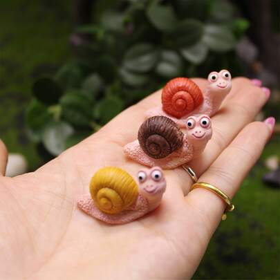 3 mô hình ốc sên mini dễ thương, đồ trang trí hình động vật nhỏ, phụ kiện cây xanh, những chú ốc sên đầy màu sắc mang lại sức sống cho khu vườn.