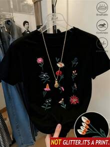 Flores bordadas representan la alegría de la naturaleza y la renovación del alma con tonos vibrantes que evocan armonía y libertad camiseta de mujer casual transpirable cómoda perfecta para uso diario - Negro - Ver 1