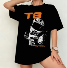 Tate McRae "T8 SC2W" Racing Style T-Shirt | Gender-Neutral Oversized Pop Fan Shirt Black - 黑色 - 查看 8