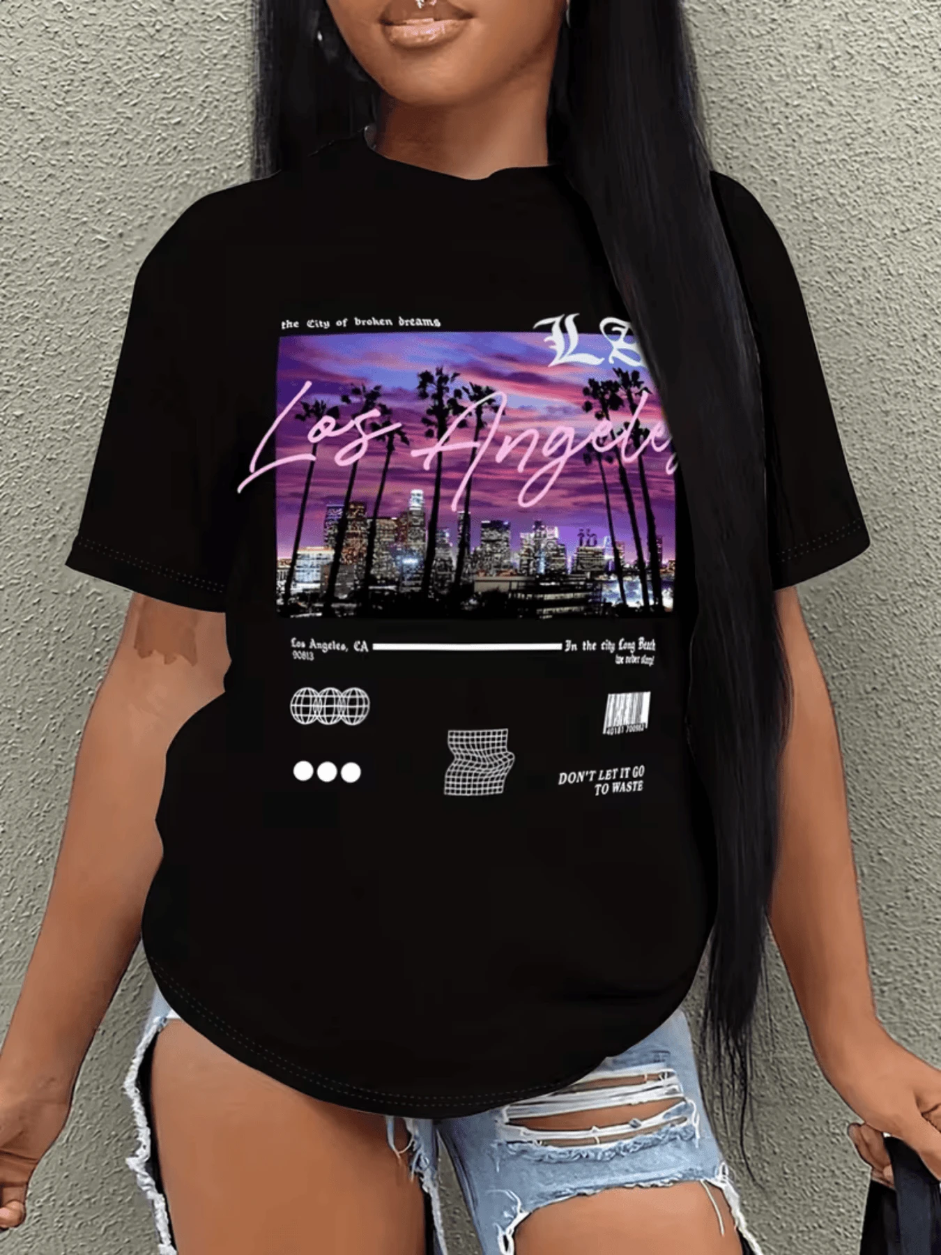 Sunset Cityscape With Palm Trees In Front Of Illuminated Skyscrapers Representing The Energy And Dreams Of The City Of Los Angeles. Women's Casual Modern Comfortable T-Shirt For Everyday Wear - 黑色 - 查看 1