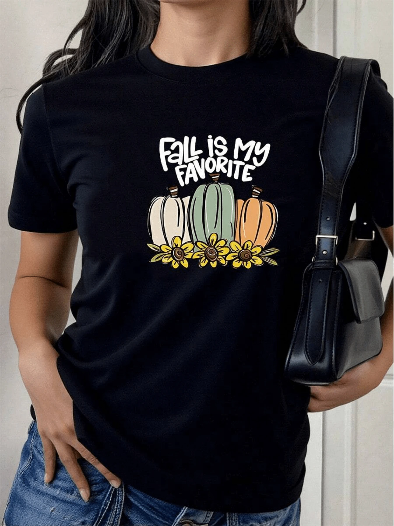Three Soft-Toned Pumpkins Alongside Sunflowers Symbolize The Joy Of Autumn And The Love For Cool Days Filled With Warm Colors. Modern Casual Women's T-Shirt - 黑色 - 查看 1