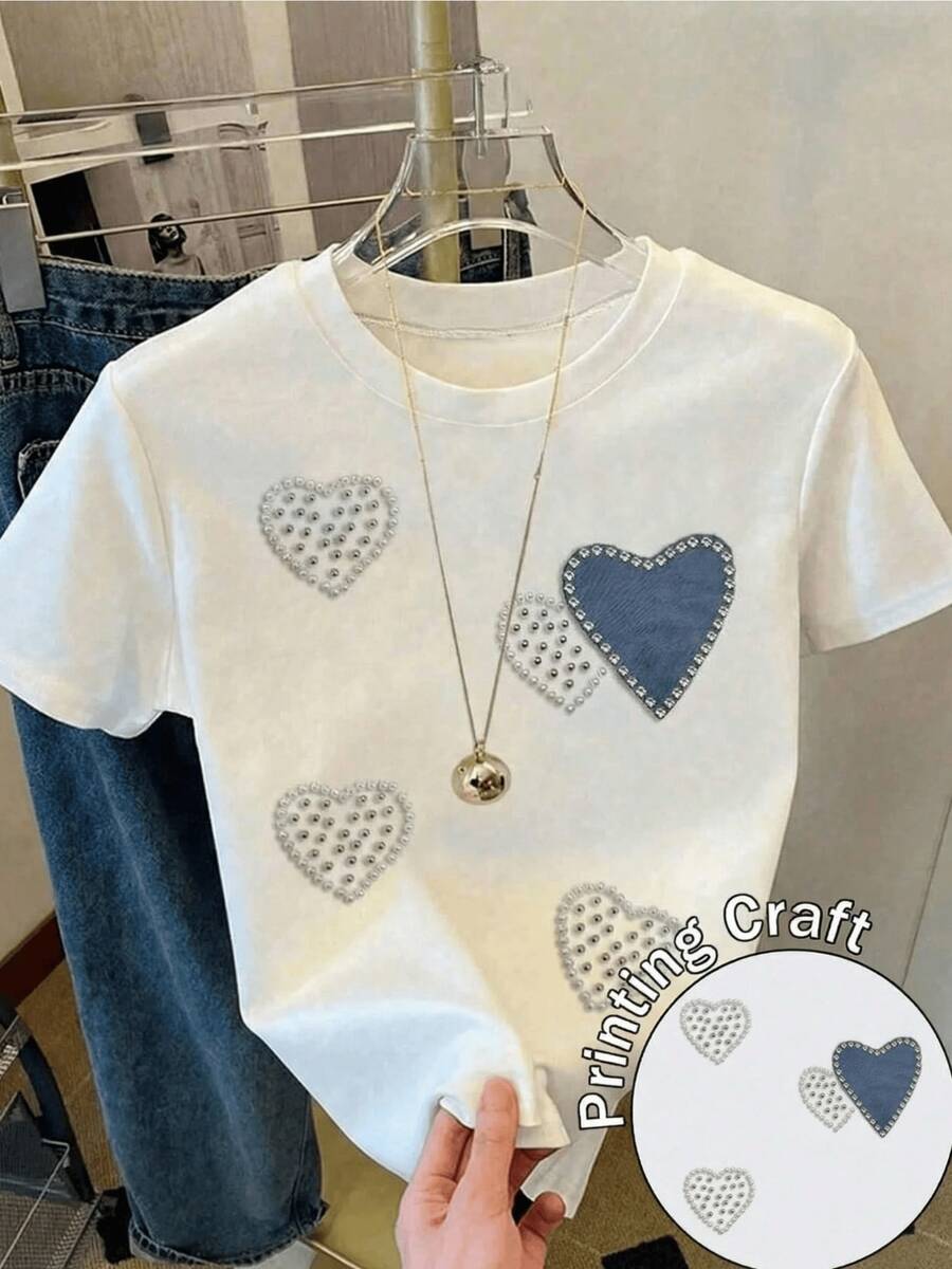 Embroidered Hearts With Glitter Symbolize Sincere Love, Luminous Hope, And Eternal Trust, Forming A Charming Set That Conveys Tenderness And Positive Energy. Women's Casual Modern Round Neck White T-Shirt - 白色 - 查看 1