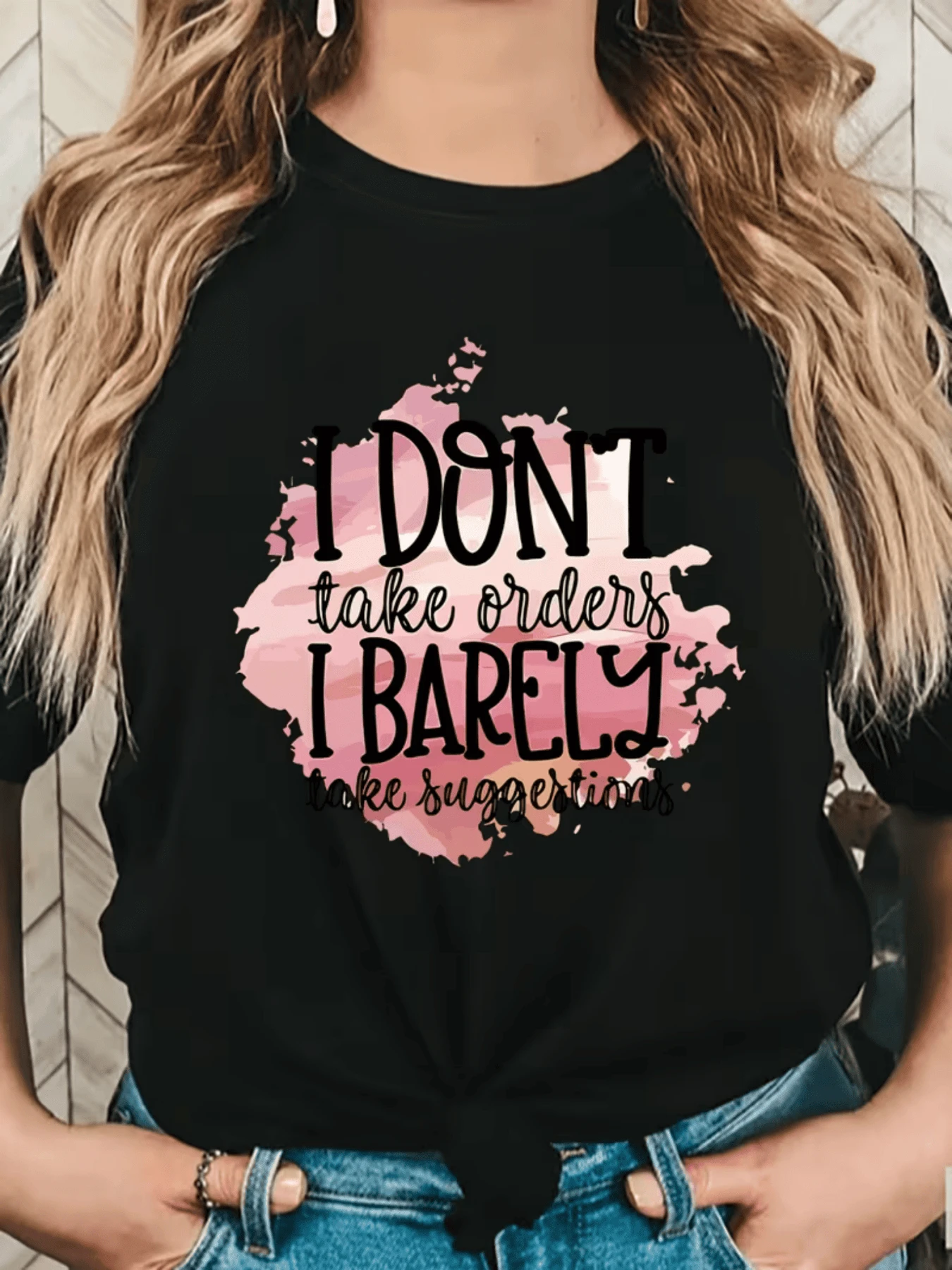 Pink Splash With Bold Lettering Expressing A Free Attitude And Feminine Confidence, Conveying Independence And A Modern Sense Of Humor. Comfortable Casual Women's T-Shirt For Everyday Wear. - 黑色 - 查看 1