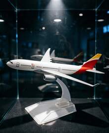1:400 Iberia Airlines Airbus A330 Airliner Model, 16cm Diecast Alloy Finished Plane, For Collection & Desk Decor, Holiday Gift For Aviation Enthusiasts, Airplane Model, Aircraft Toy, Widebody Jet, Desk Ornament - 彩色 - 查看 2