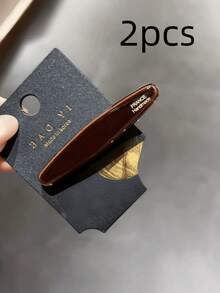 经典玳瑁纹箔片醋酸纤维发夹，刻有“FRANCE Handmade”字样，防滑鳄鱼夹可固定刘海和侧发，简约优雅的设计适合日常、工作和正式场合，是送给女性和女孩的精致发饰礼物。 - 彩色 - 查看 9