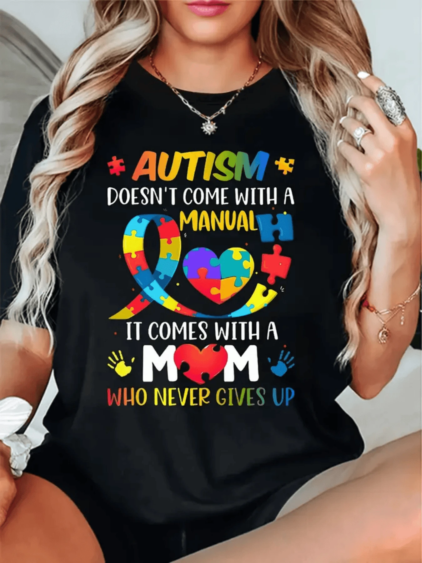 Heart Made Of Colorful Puzzle Pieces Symbolizing Love, Patience, And Support For Autism, Highlighting A Mother's Unwavering Strength. Comfortable And Casual Women's T-Shirt - 黑色 - View 1