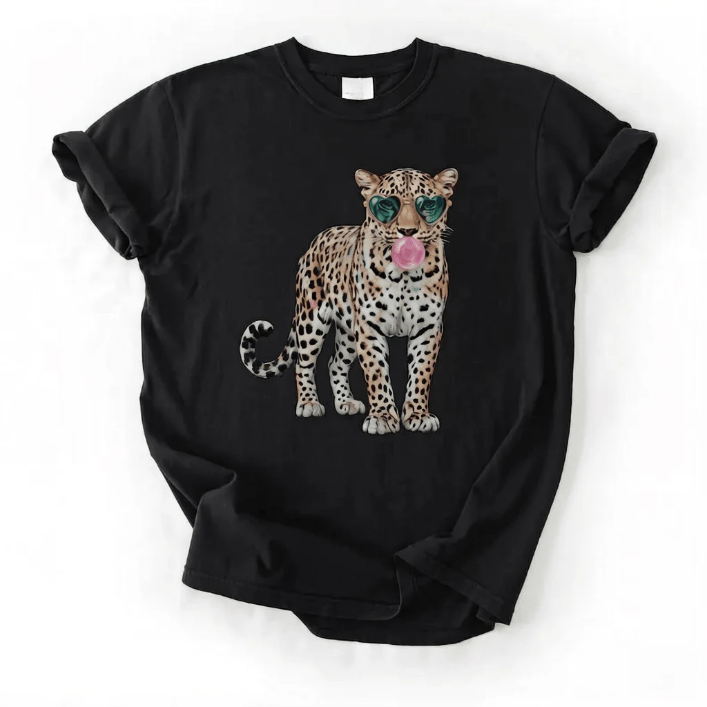 Camiseta de algodón cómoda y versátil con estampado de leopardo y gafas de sol Bubblegum, diseño de animales lindo. - Negro - Ver 1