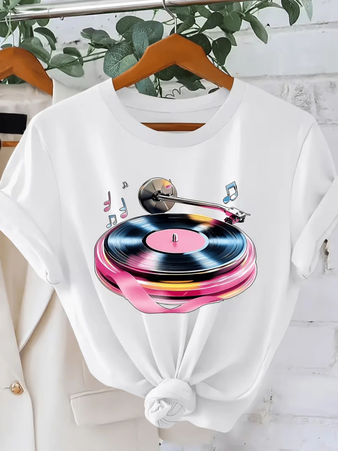 Colorful Record Player With Musical Notes That Evoke Retro Energy And A Passion For Modern Music, Full Of Rhythm And Creativity. Comfortable Casual Women's T-Shirt For Everyday Wear. - trắng - Xem 1