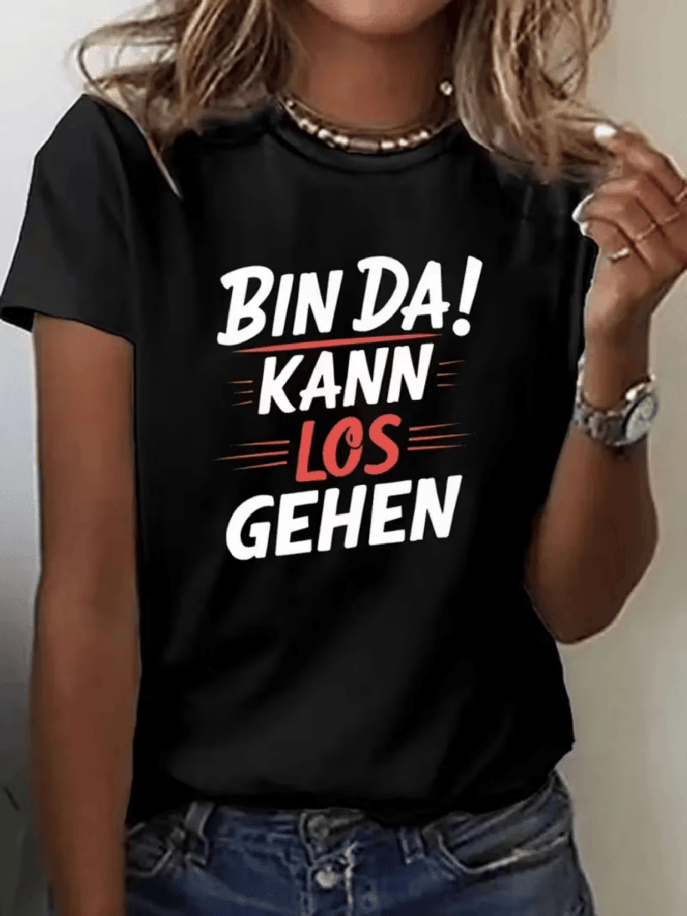 Frase motivadora en alemán que expresa entusiasmo y energía positiva para comenzar el día con actitud segura y alegre camiseta de mujer casual moderna cómoda para uso diario - Negro - Ver 1