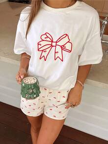 A Large Red Bow With Small Cherries Symbolizes Tenderness And Joy, Conveying A Sweet And Positive Style Ideal For Young And Modern Women. Comfortable Casual Short-Sleeved Women's T-Shirt - 白色 - 查看 1
