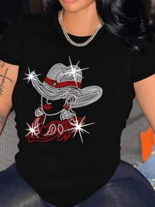 Bright Image Of A Woman With A Cowboy Hat Decorated With Crystals And A Red Scarf Reflecting A Confident Attitude And Free Spirit; Elegant Casual Women's T-Shirt For Everyday Wear - 黑色 - 查看 1