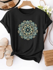 Golden Mandala With Blue Details Symbolizing Inner Balance, Positive Energy, And Serenity For Peaceful Days. Modern, Casual, Comfortable Women's T-Shirt For Everyday Wear. - 黑色 - 查看 8
