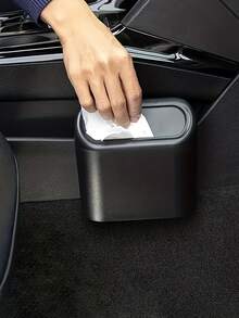 Esta papelera de coche mini con tapa de material ABS tiene un diseño a prueba de fugas, viene con bolsas de basura y es adecuada para la mayoría de los modelos de vehículos. Papelera de coche, accesorios de auto - Multicolor - Ver 11