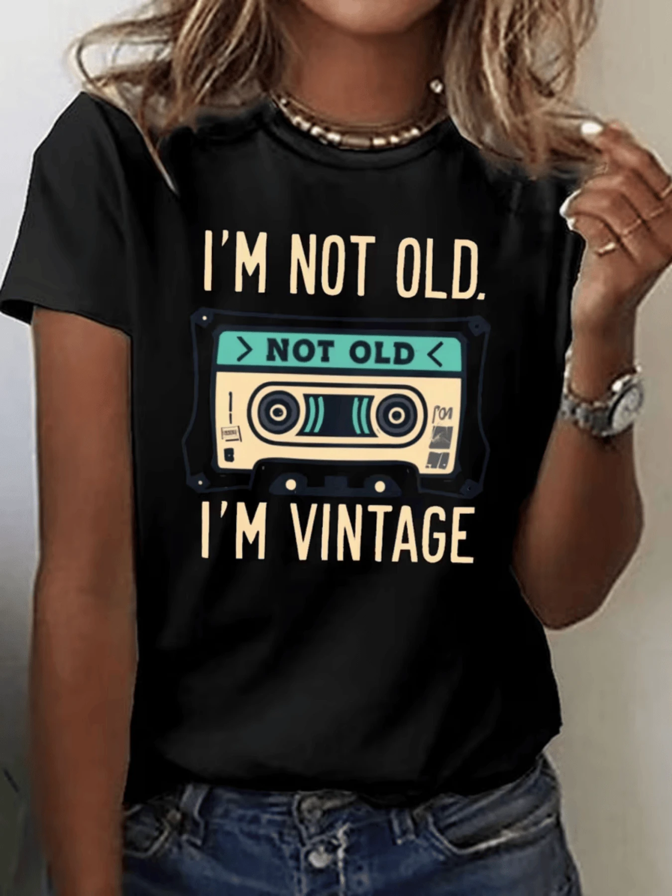 Retro Cassette Tape Representing The Value Of The Passage Of Time And The Nostalgia Of Classical Music With Fun Phrases In Large Letters, Casual And Comfortable Women's T-Shirt - 黑色 - 查看 1
