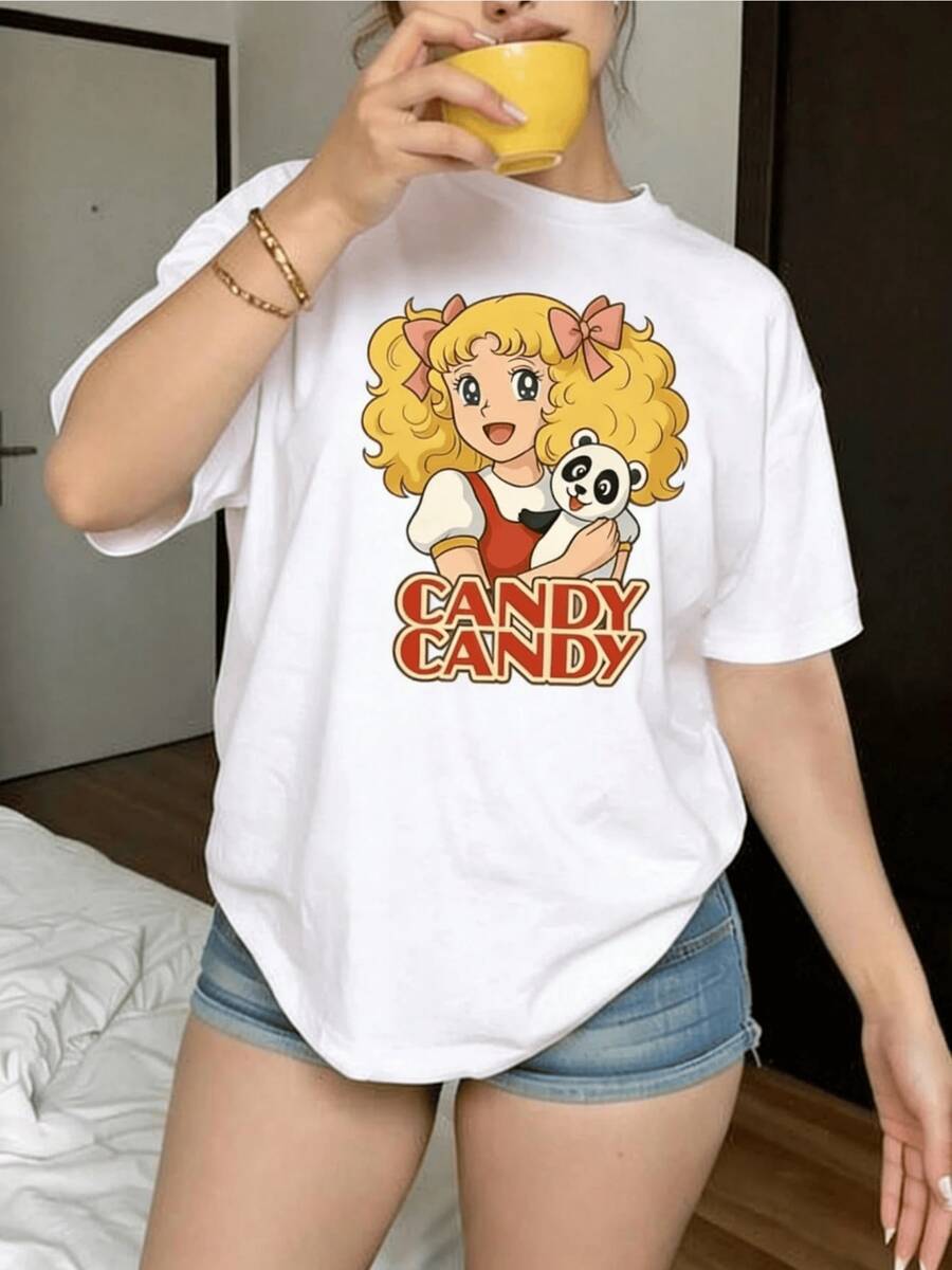 Figura alegre de chica con cabello rizado y lazo rosa abrazando un pequeño panda transmite ternura y energía positiva en cada detalle camiseta de mujer casual moderna ideal para uso diario - Blanco - Ver 1