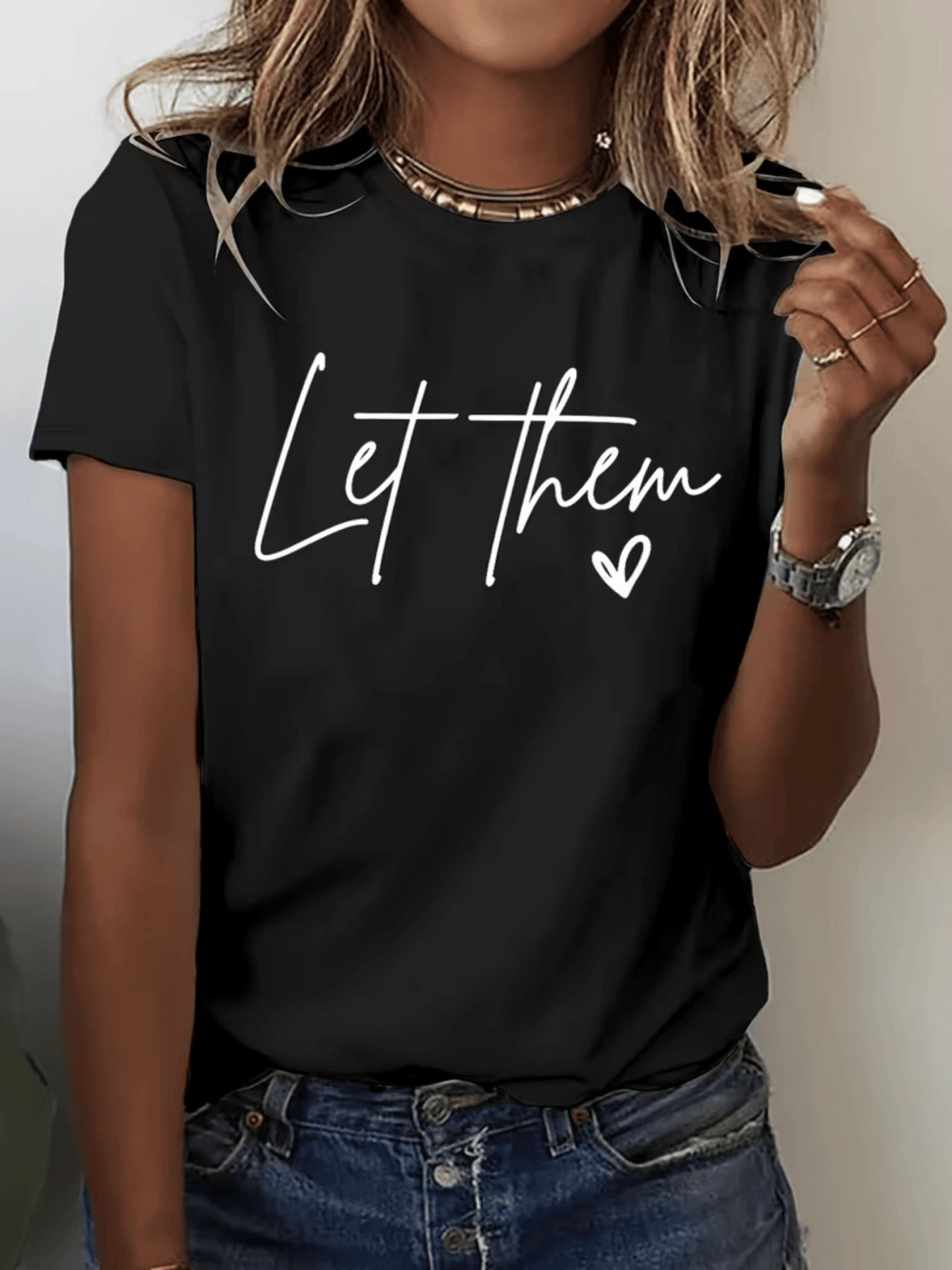 Positive Message That Inspires Freedom And Confidence With Clear Lettering Accompanied By A Small Heart Expresses Serenity And Self-Acceptance. Women's Casual Modern Comfortable T-Shirt For Everyday Wear - 黑色 - 查看 1