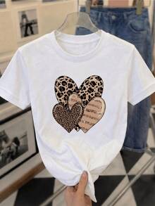 Tres corazones entrelazados con patrón de leopardo y notas musicales que simbolizan la unión de la fuerza salvaje y la melodía interior dando un toque artístico moderno camiseta de mujer casual cómoda para uso diario - Blanco - Ver 8