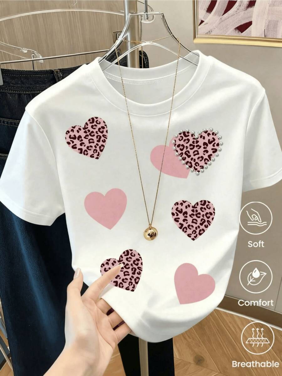 Pink Hearts And Animal Prints Symbolize Affection, Strength, And A Modern Touch, Expressing Self-Love And Positive Energy. This Comfortable And Breathable Casual Women's T-Shirt Is Perfect For Everyday Wear. - 白色 - 查看 1